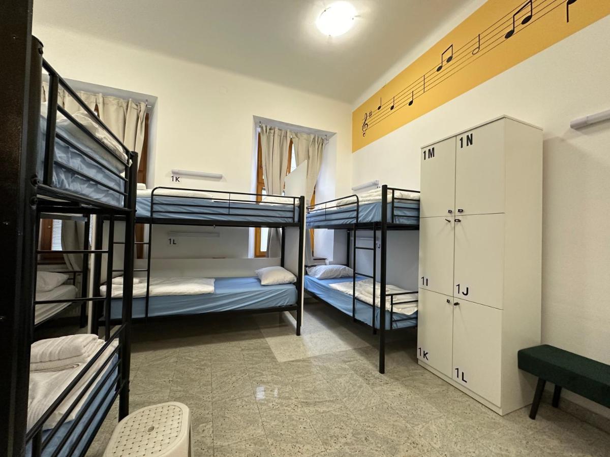 Hostel Opera Любляна Екстериор снимка