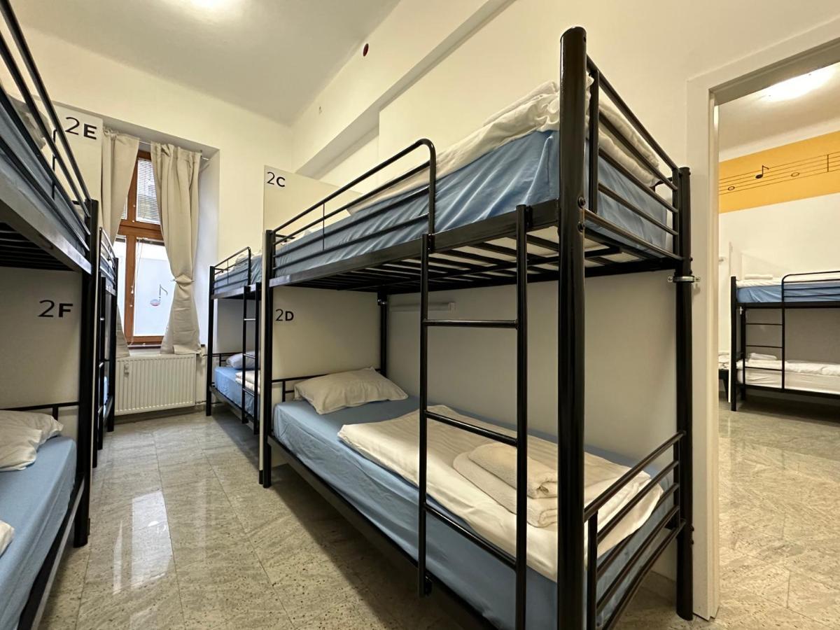 Hostel Opera Любляна Екстериор снимка